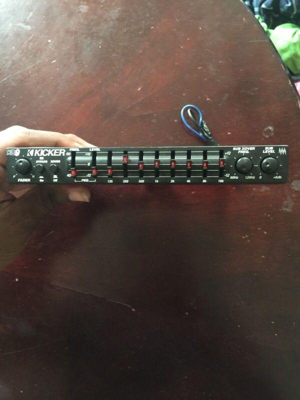 Kicker KQ9 equalizer
