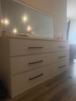 White 6-Drawer Dresser with Mirror