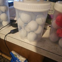 Golf Balls Titleist ProV1 (16) for 15$ Excellent Condition Pickup In Watauga