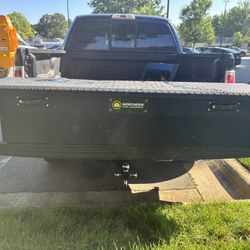 Low Profile Toolbox With Keys