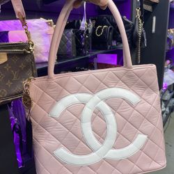 CHANEL PINK QUILTED CAVIAR MEDALLION TOTE