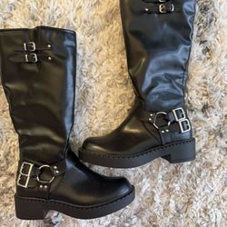 Black buckle Boots