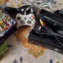  Xbox 360 S Slim Microsoft Console Black Glossy 25GB Bundle 15 Games, 2 Controllers, Kinect & All Cables Working