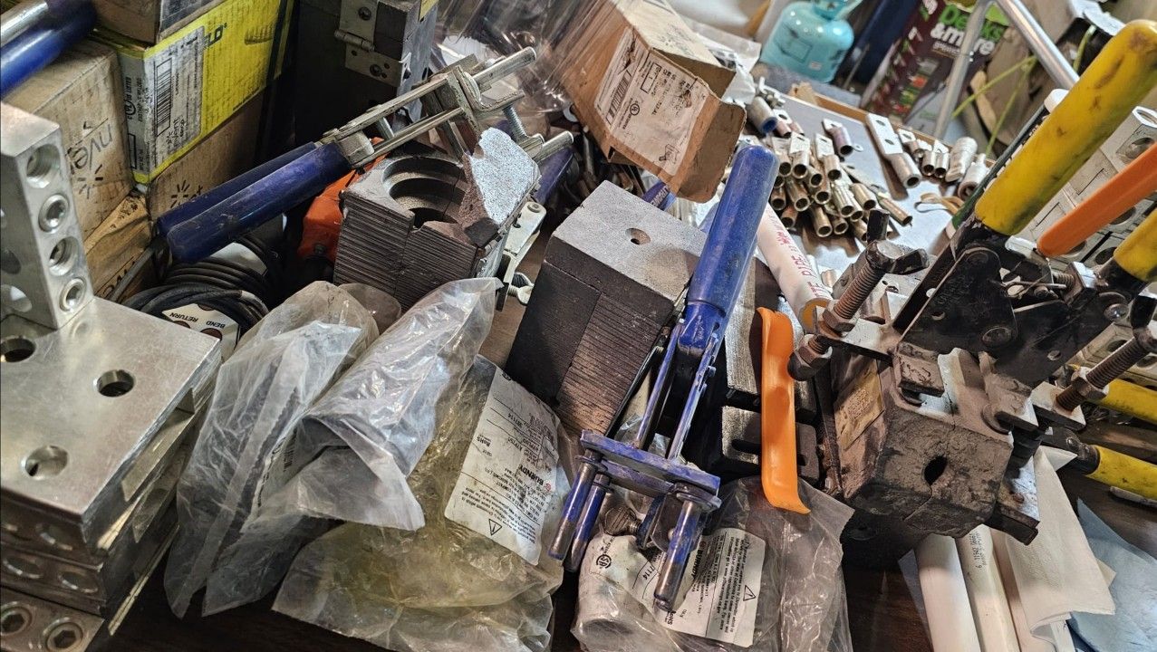 Electricians Material /Material Diverso Para Soldar Y Tierra