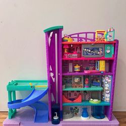 Polly Pocket Playset with 3 Micro Dolls