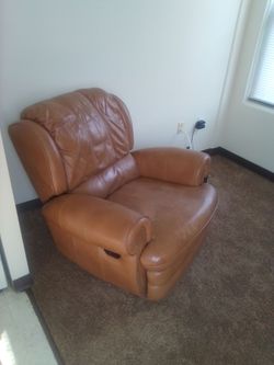 Leather chair good shape good condition