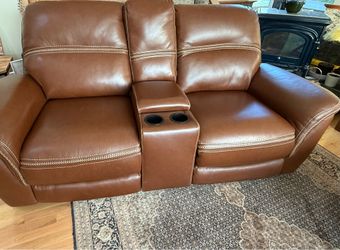 Like new power reclining loveseat with power headsets