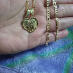 Gold Plated Pendant/Dije De Corazón De Oro Laminado