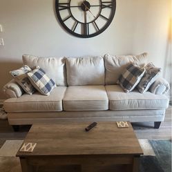 Beautiful Couch - Like New