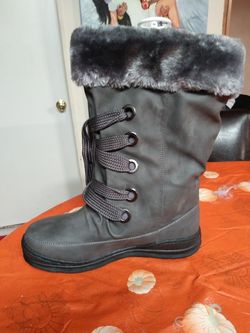 Boots $15 2)6.5 (2)size6