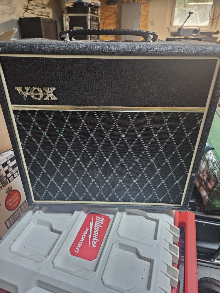 4  (Four) Guitar Amplifiers For Sale