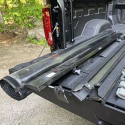 2016 Silverado/ Gmc.  Access Roll Up Bed Cover. 