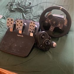 Logitech G920 Driving Force Racing Wheel W/ pedals And Shifter * Xbox One/PC *