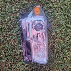 2016-2020 TOYOTA TACOMA LEFT HEADLIGHT