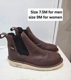 Danner Soft Toe Work Boots Size 7.5 for man, size 9 for women