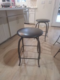 Set of 2 Metal Bar Stools with Cushioned Seats