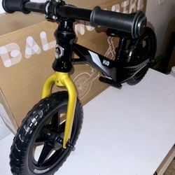 bicicleta de equilibrio nueva en caja por tansolo $45