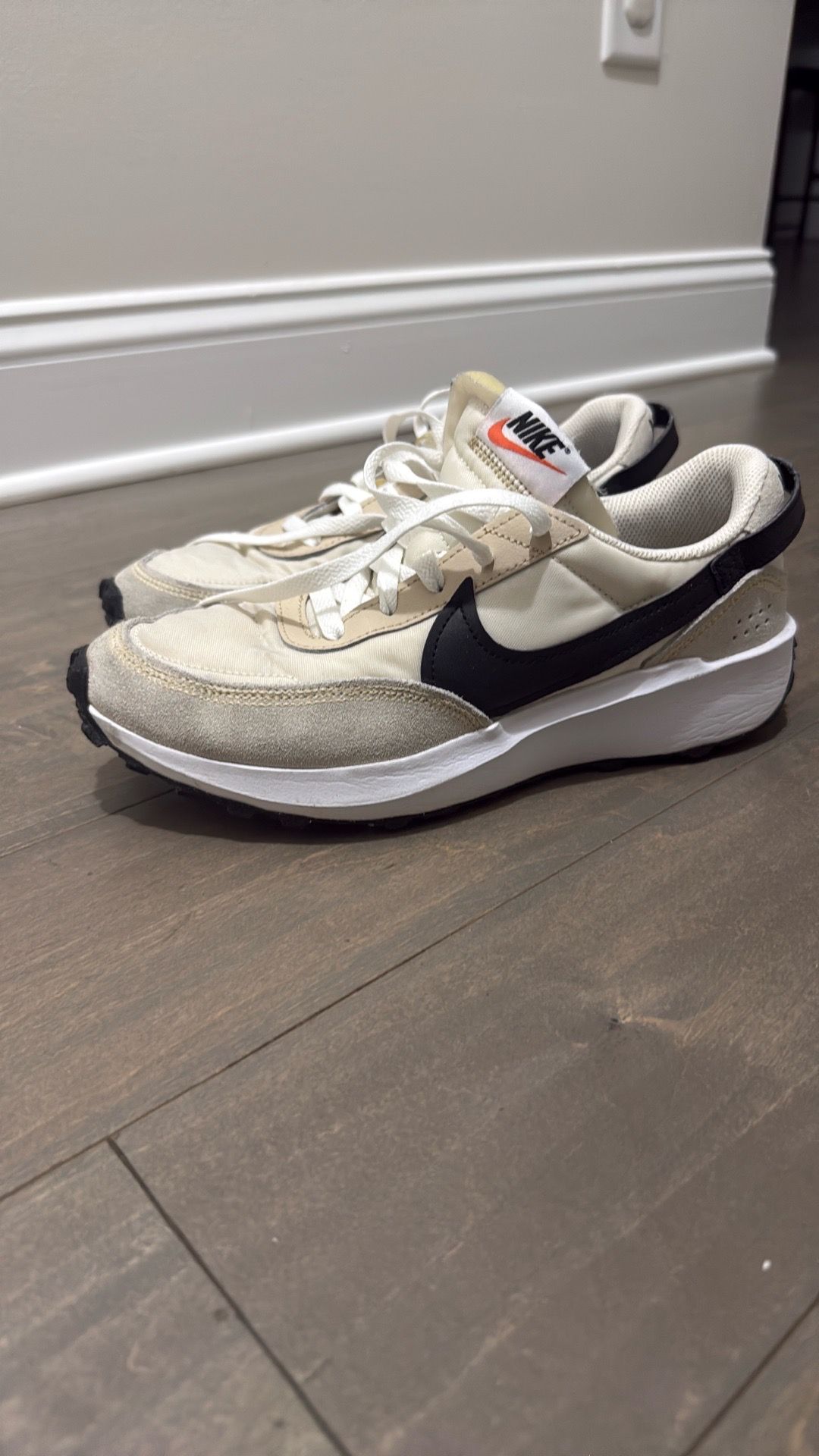 Women’s Nike shoes 8,5