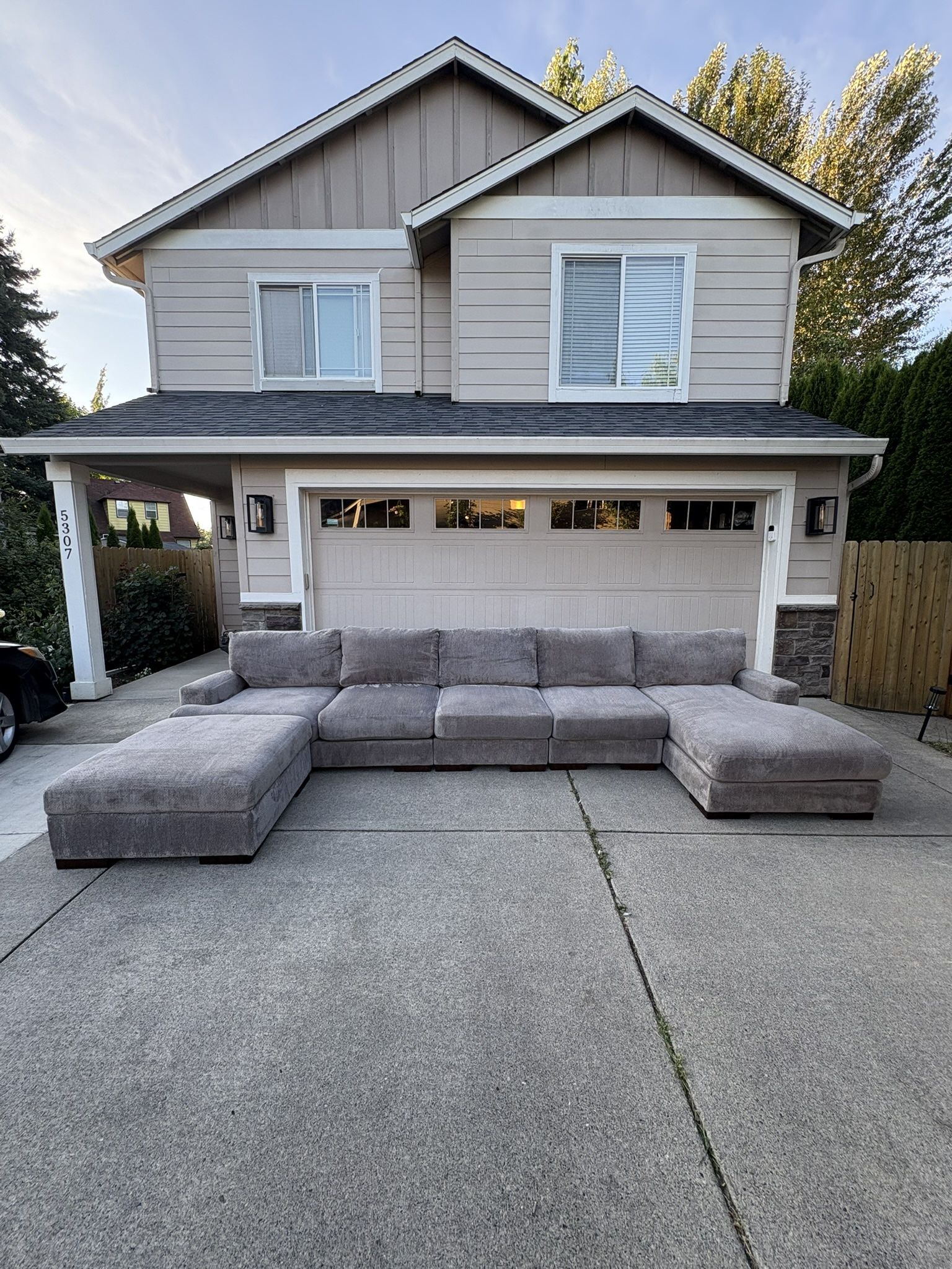 Oversized Modular Sectional w/ Chaise & Storage Ottoman