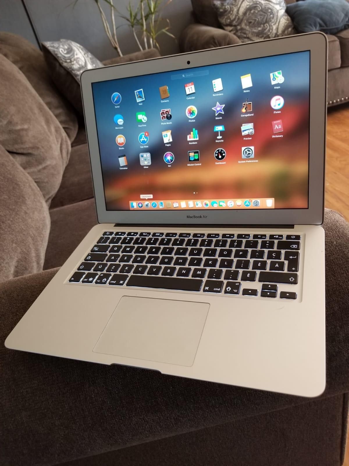 Excelente Laptop Apple Macbook Air de 11 pulgadas Ultra Delgada Procesador Intel Core i5