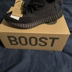 YEEZY 350 V2 