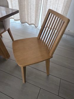 Dinning chairs set 4
