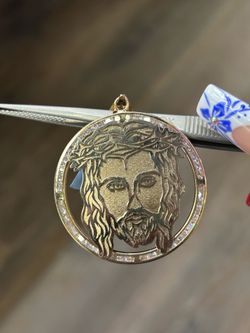 10kt gold Jesus charm