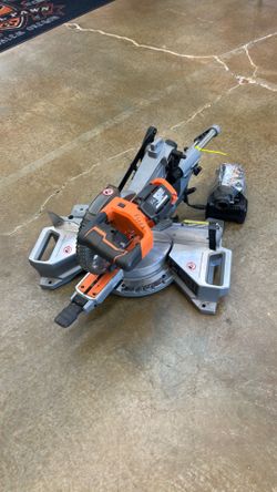 Rigid R48607B 18 V 7 1/4 inch bevel sliding miter saw with battery and charger