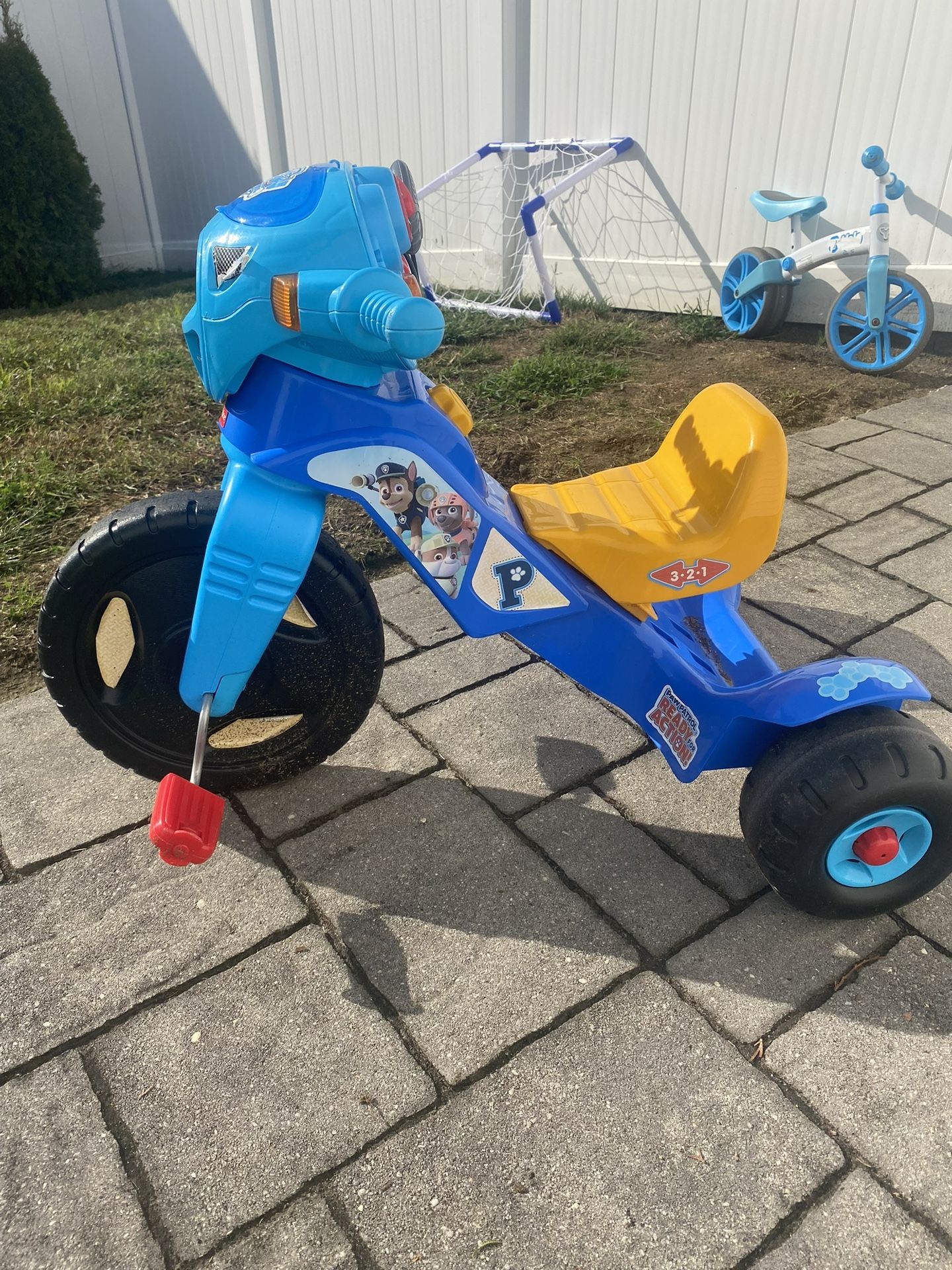 Fisher-Price Paw Patrol Toddler Tricycle Lights & Sounds Trike Bike With Handlebar Grips & Storage For Preschool Kids Ages 2+ Years