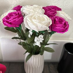 Vase with 12 realistic roses 
