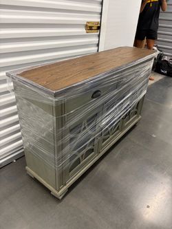 Entry Table / Dressor