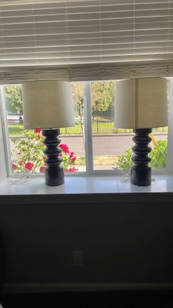 good twin lamps in it works great.