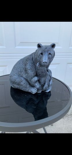 Bear and baby bear statue