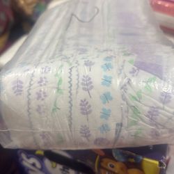 Kirkland Size 2 Diapers About 29