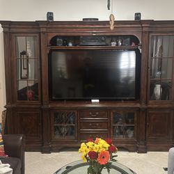 Entertainment center
