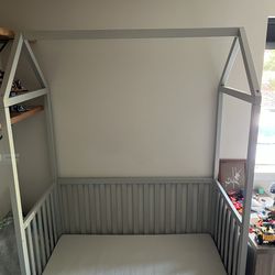 Crib/Toddler Bed and Dresser combo
