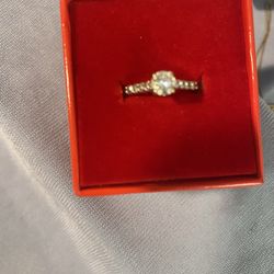Gorgeous 1 Ct Diamond Ring Size 7