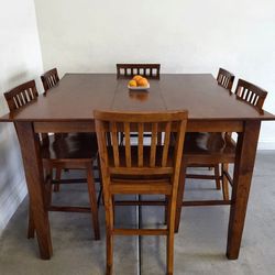 Table & 6 Chairs Excellent Condition