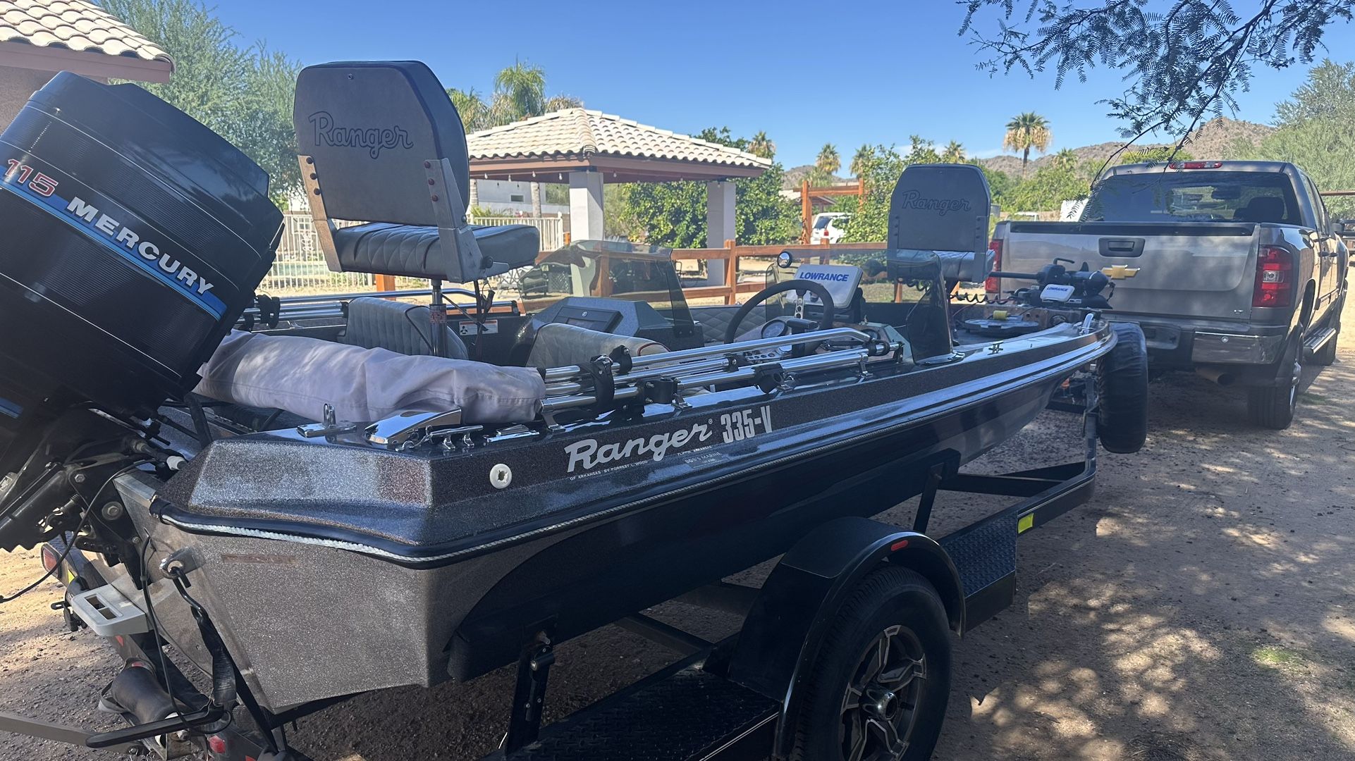 Classic Ranger 335-V Bass Boat