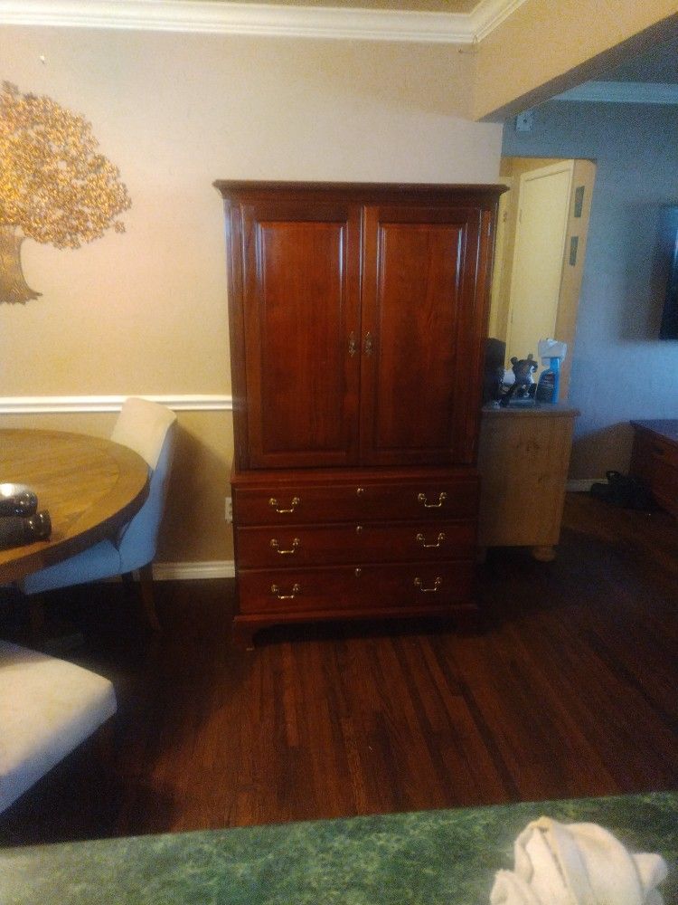 Entertainment Center ( Armoire)