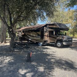 🚐 For Sale: 2006 Jayco Seneca — Powerful, Comfortable, and Ready for the Road!