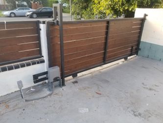 Electric gate stuck or not opening? Fast solution for motor, chain, and sensor issues