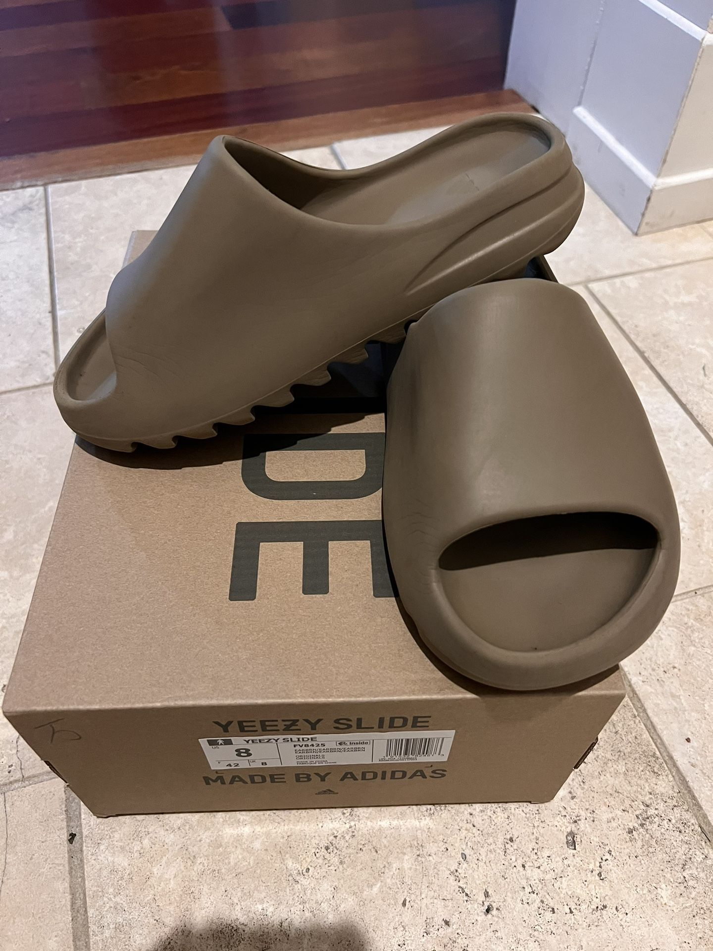 Yeezy Slides (used) for Sale in Cleveland, OH OfferUp