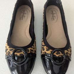 LIKE NEW CONDITION IN BOX CLARK'S BLACK LEOPARD FLATS SIZE 6.5M 