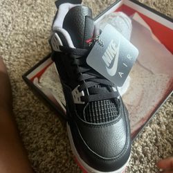 AIR JORDAN 4 RETRO