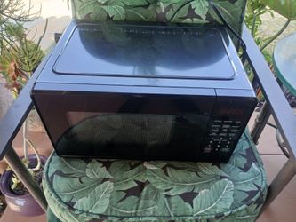 Small microwave for tight spaces