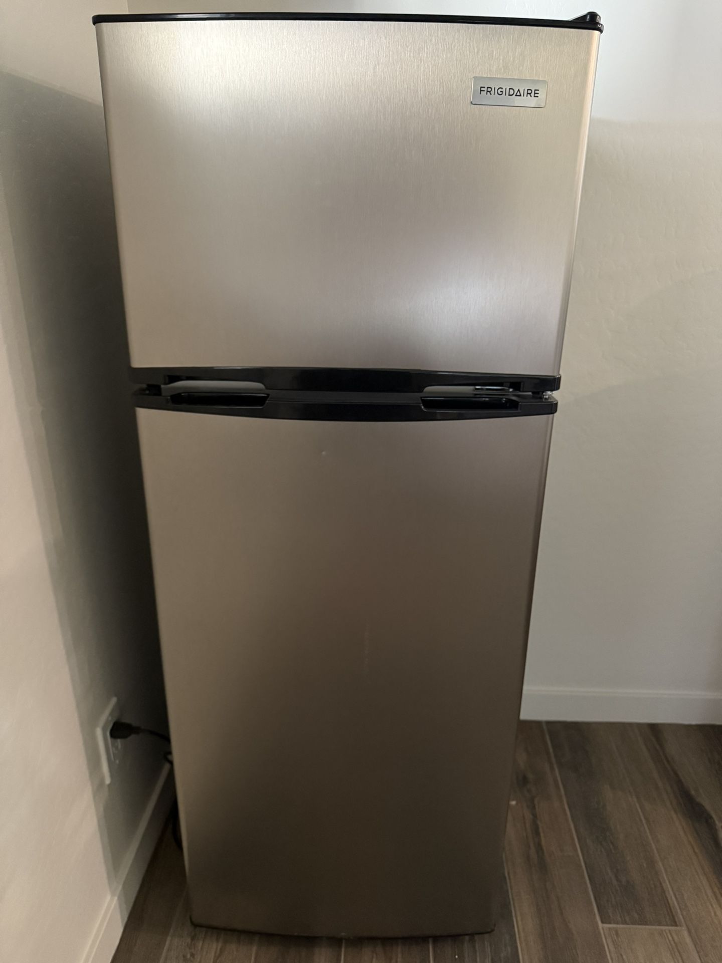 Frigidaire 7.5 Cu ft Mini Fridge