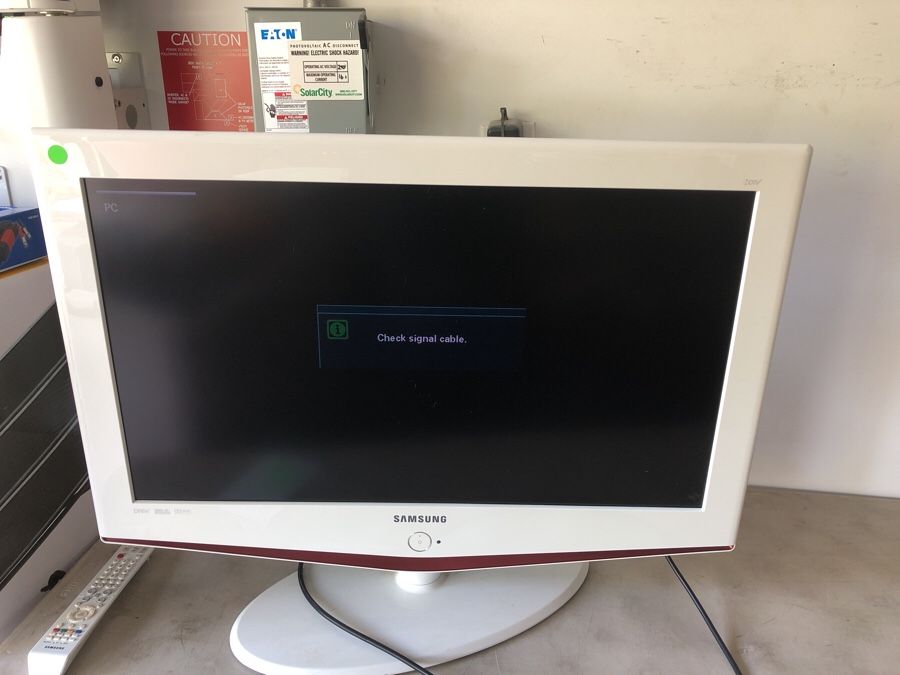 Samsung 32 inch HDTV SRS trusurround XT with remote white