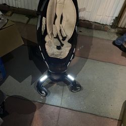 4 Moms Stroller + Bassinet