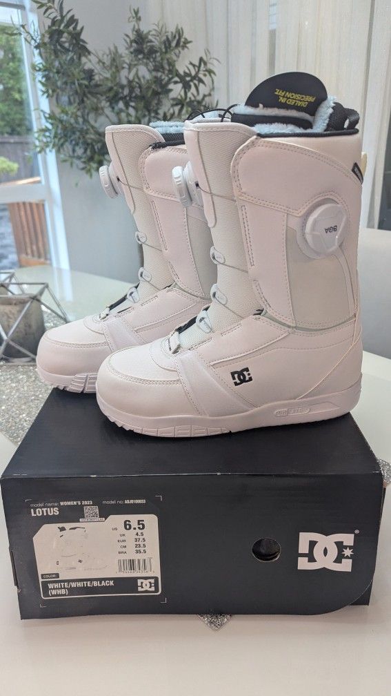 NEW DC SNOWBOARD BOOTS 6.5